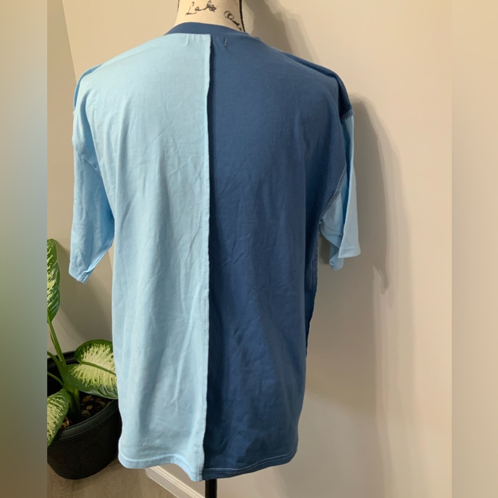 Symmetrical t-shirt - Picture 2 of 2